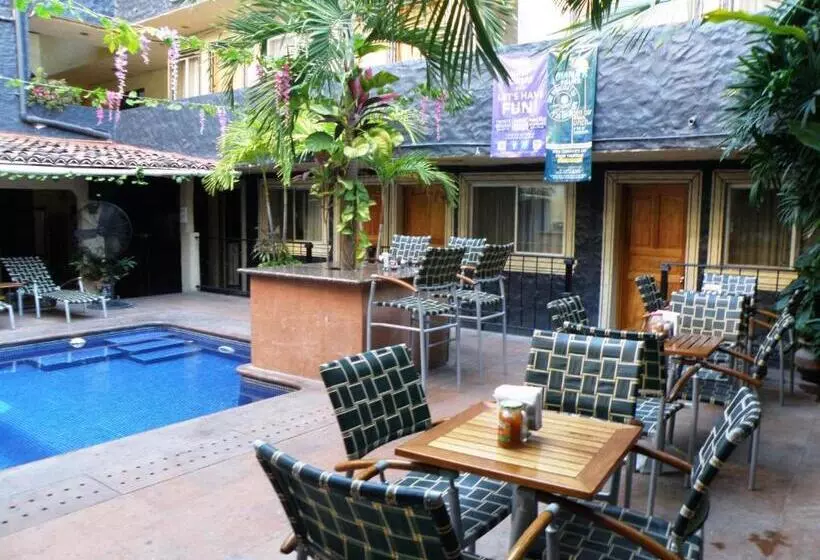 Отель Mercurio   Caters To Gay Men