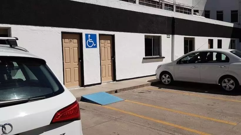 مُتل Zacatecas Courts