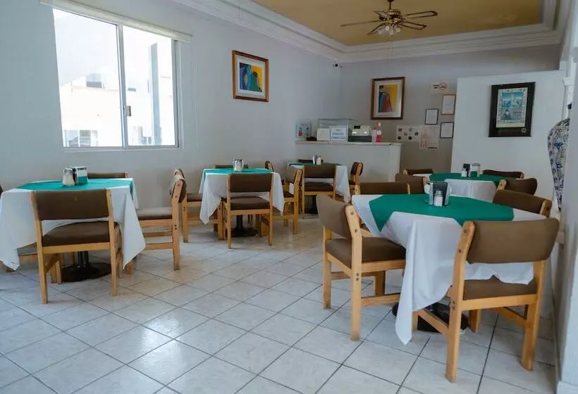 مُتل Zacatecas Courts