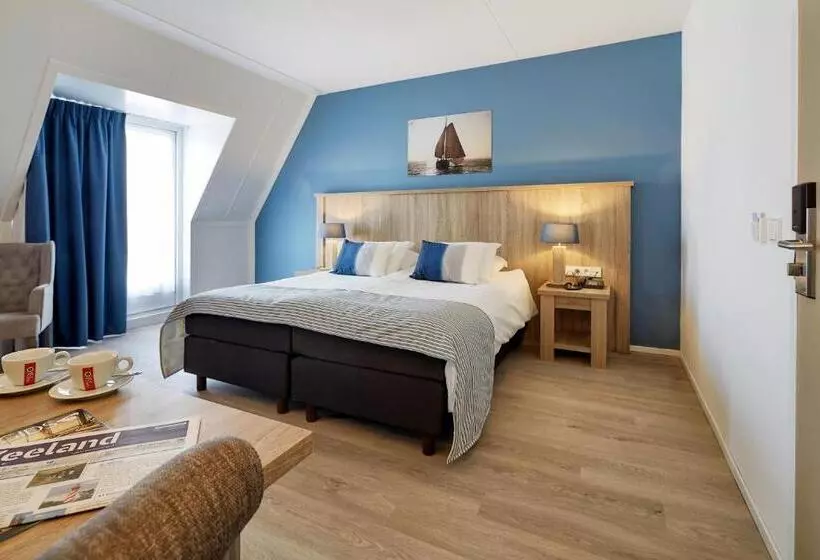 Beach Hotel I Kloeg Collection