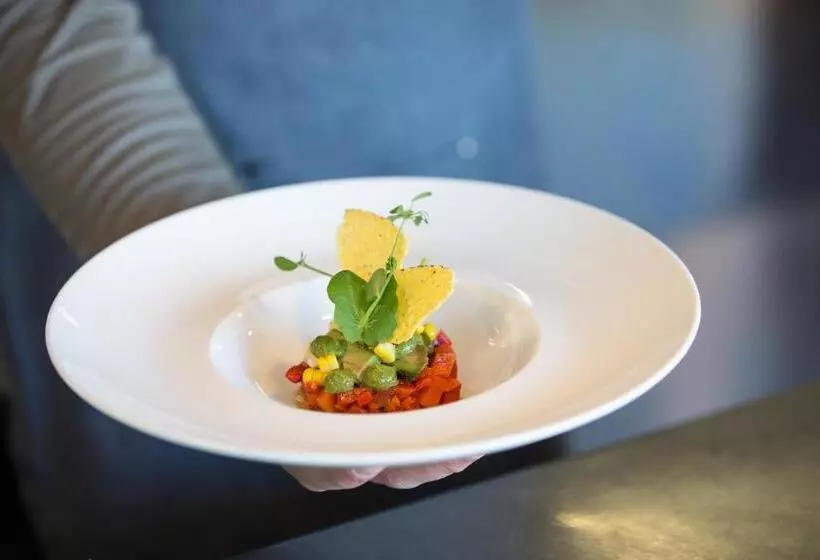 Beach Hotel I Kloeg Collection