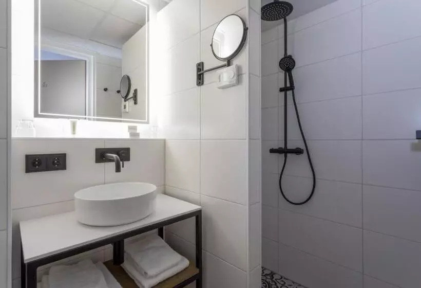 Beach Hotel I Kloeg Collection