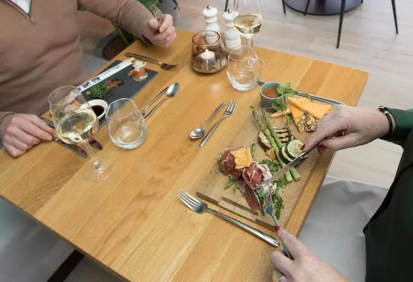 Beach Hotel I Kloeg Collection