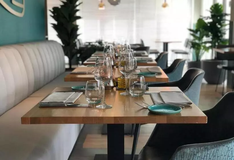 Beach Hotel I Kloeg Collection