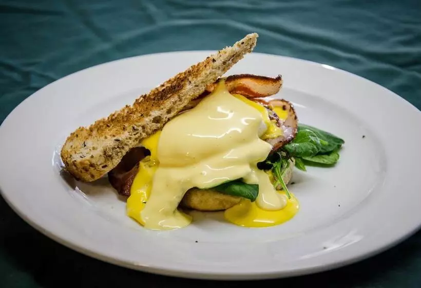 Отель Alpers Lodge & Conference Centre