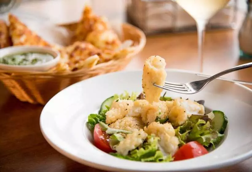 Отель Alpers Lodge & Conference Centre