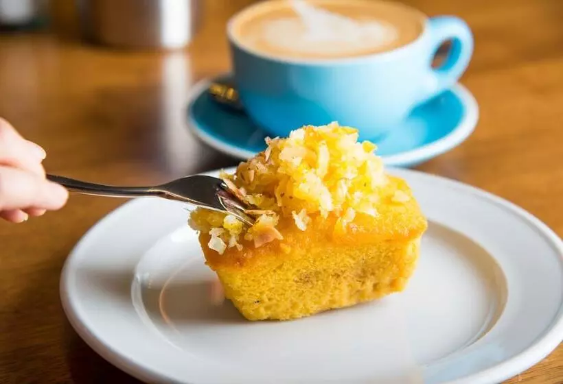 Отель Alpers Lodge & Conference Centre