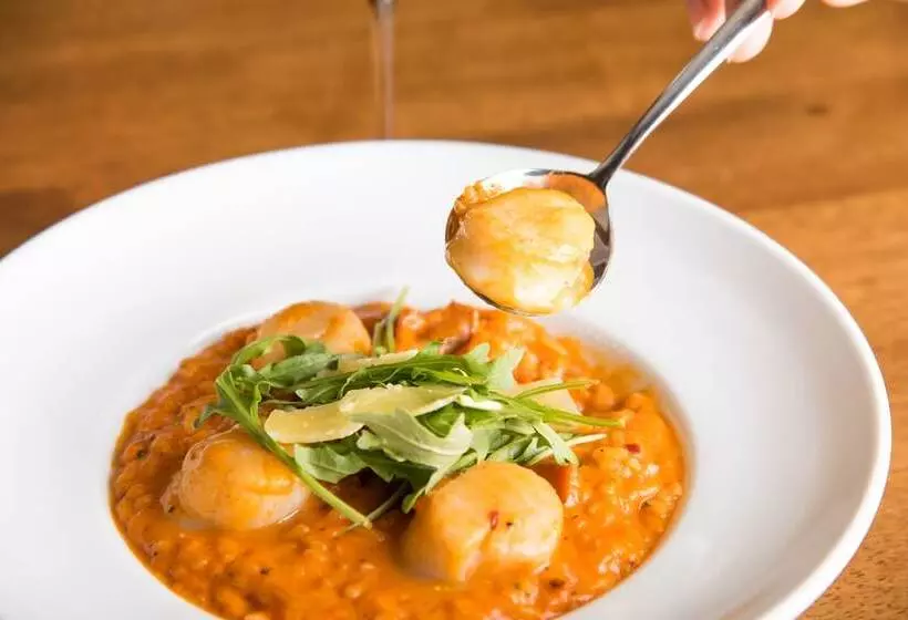 Отель Alpers Lodge & Conference Centre