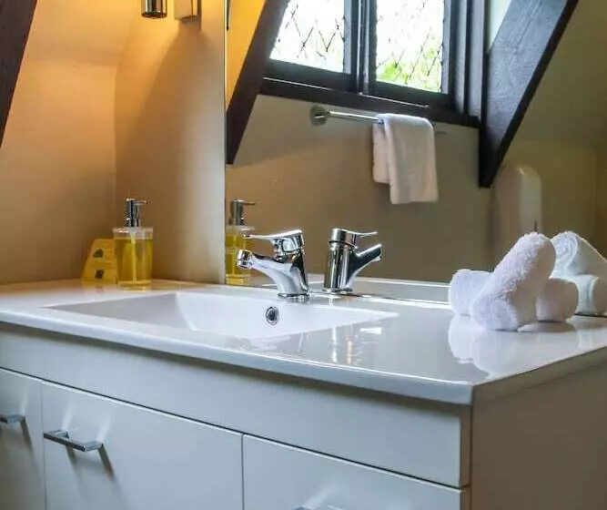 호텔 Camelot Motor Lodge