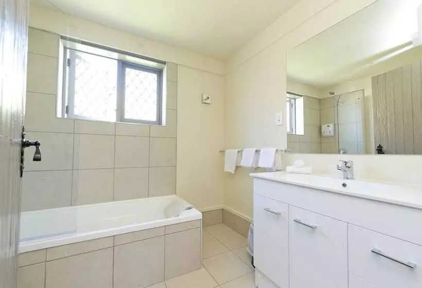 호텔 Camelot Motor Lodge