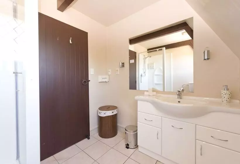 호텔 Camelot Motor Lodge