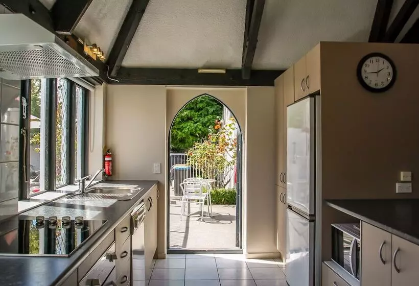 호텔 Camelot Motor Lodge