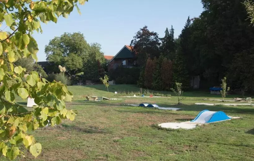 בית מלון כפרי De Lindeboom