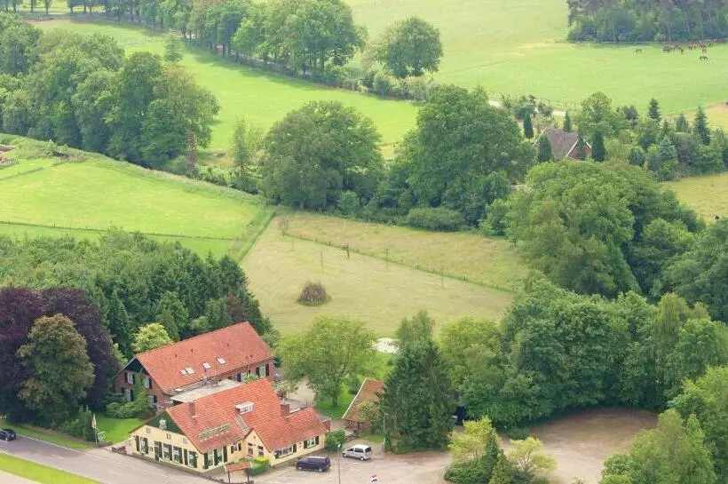 בית מלון כפרי De Lindeboom