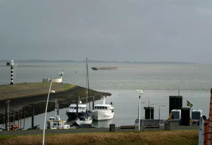 Отель De Blaauwe Leeuw