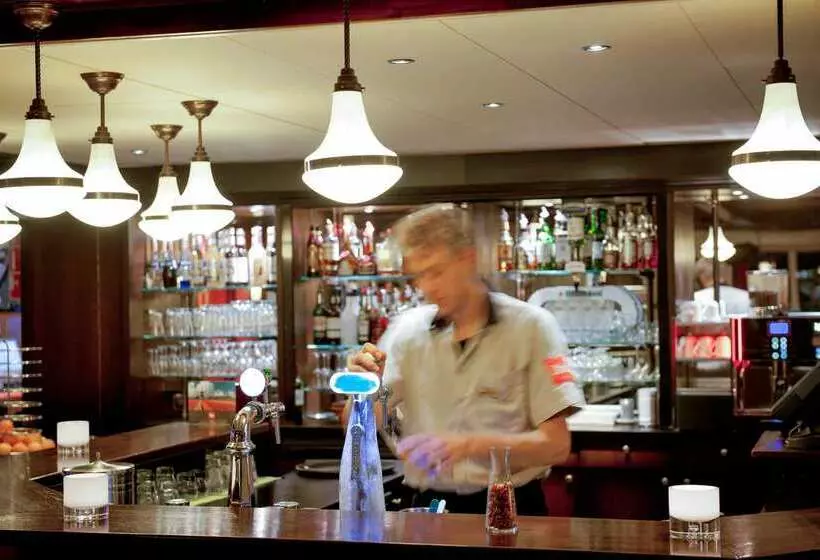 Отель Ibis Leiderdorp