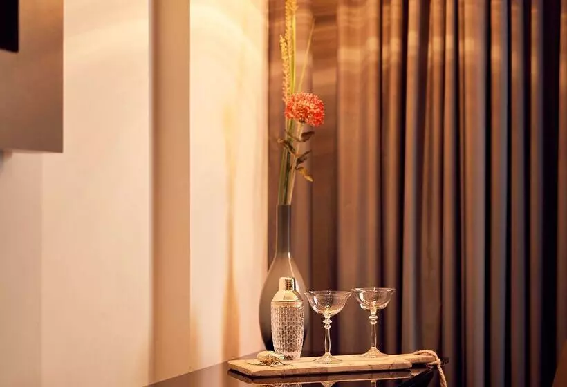 Отель Park Plaza Vondelpark Amsterdam