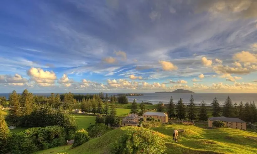 Islander Lodge Apartments