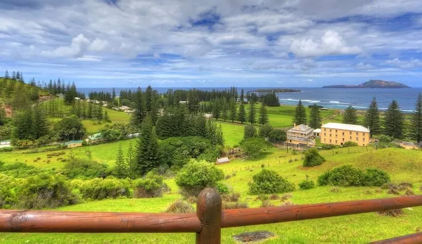 Islander Lodge Apartments