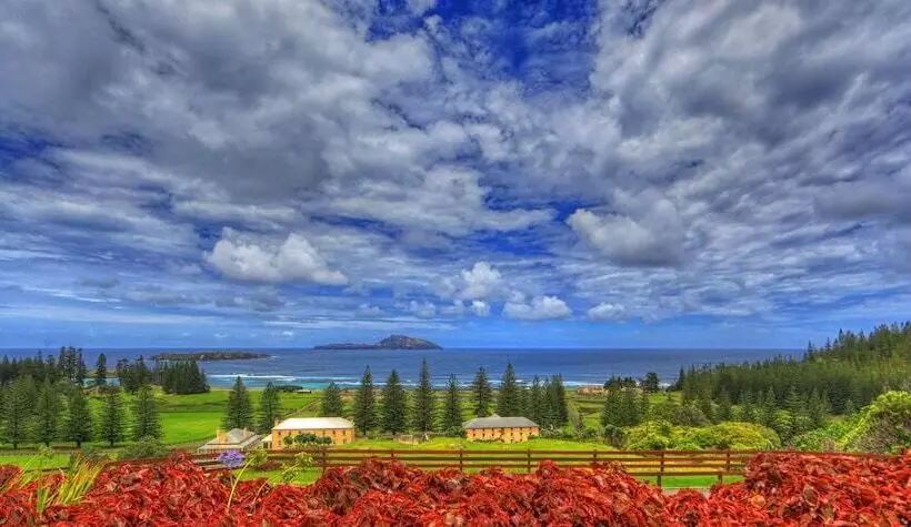 Islander Lodge Apartments