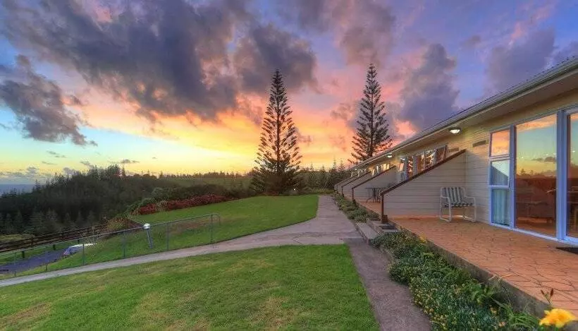 Islander Lodge Apartments