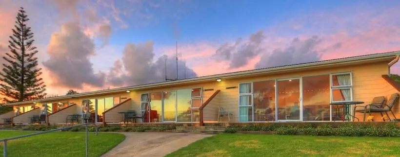 Islander Lodge Apartments