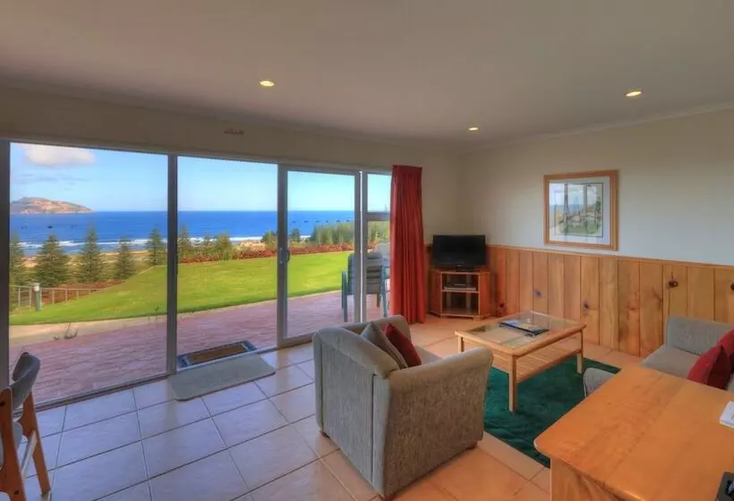 Islander Lodge Apartments