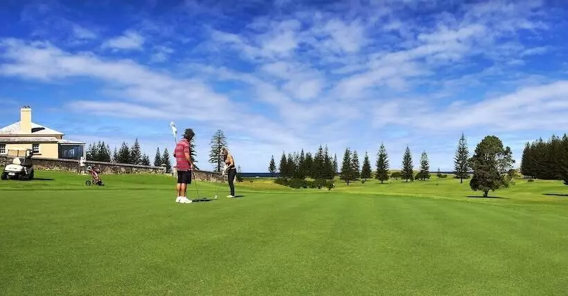 Islander Lodge Apartments