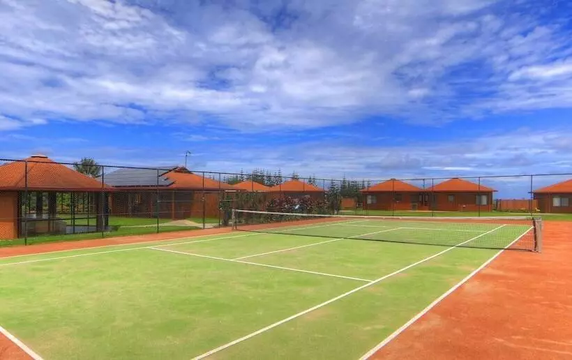 Islander Lodge Apartments