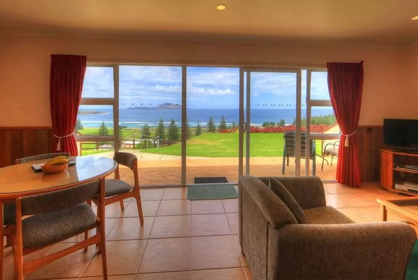 Islander Lodge Apartments