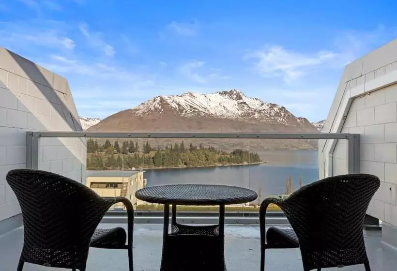 Copthorne Hotel & Apartments Queenstown Lakeview