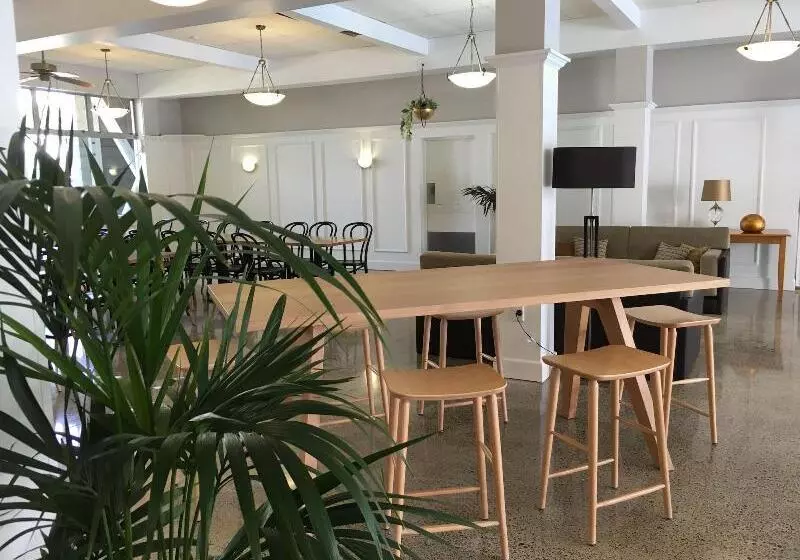 בית מלון כפרי Armitage And Conference Centre