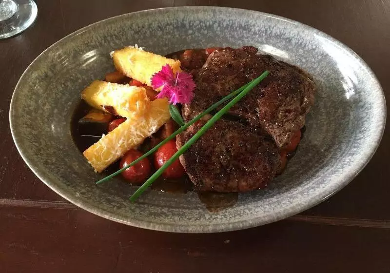 בית מלון כפרי Armitage And Conference Centre