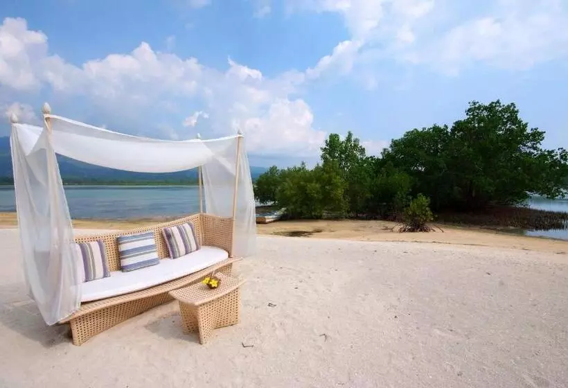 Hotel Badian Island Wellness Resort