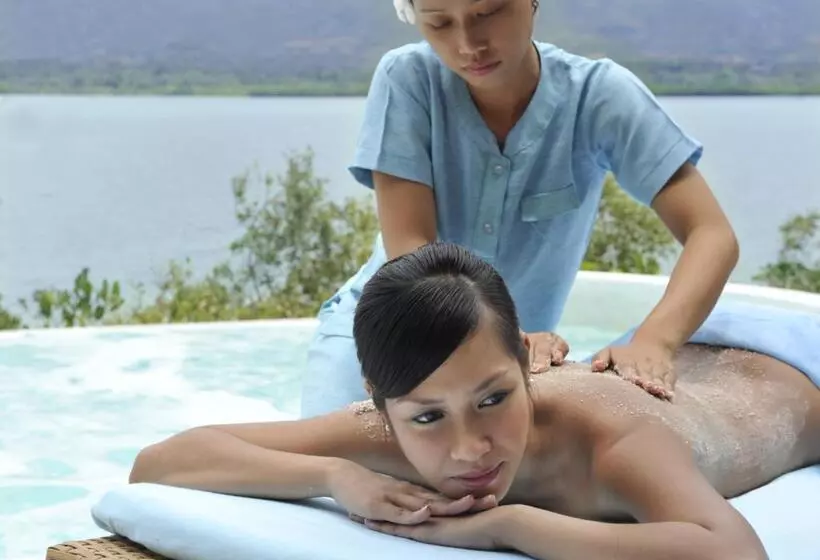 Hotel Badian Island Wellness Resort