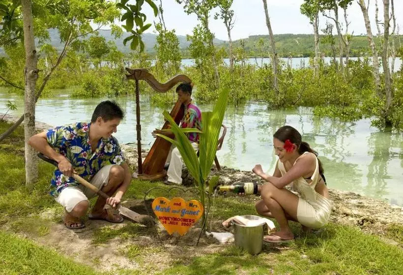 Hotel Badian Island Wellness Resort