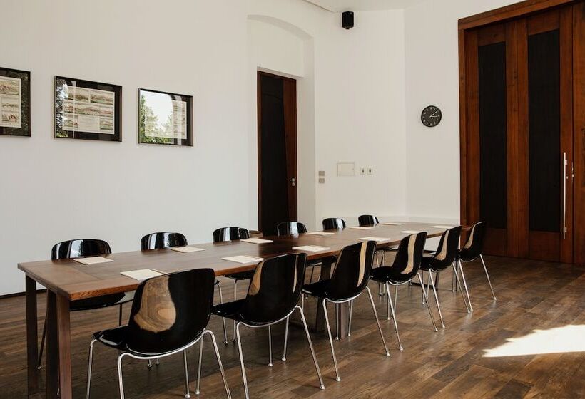 בית מלון כפרי Monopol