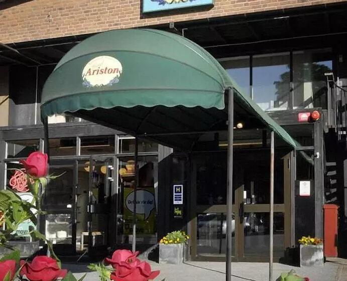 Ariston Hotell