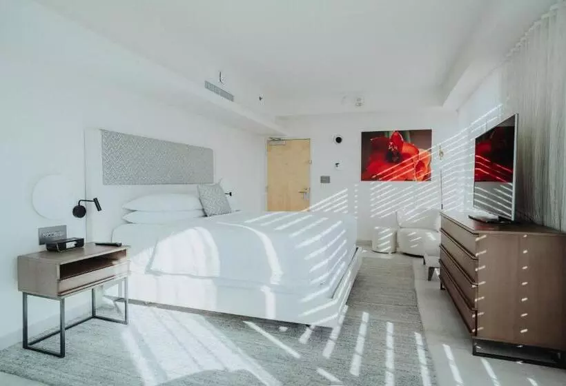 La Concha Renaissance San Juan Resort