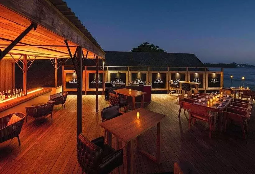 فندق Avani Barbarons Seychelles Resort