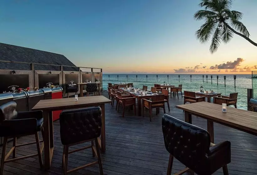 فندق Avani Barbarons Seychelles Resort