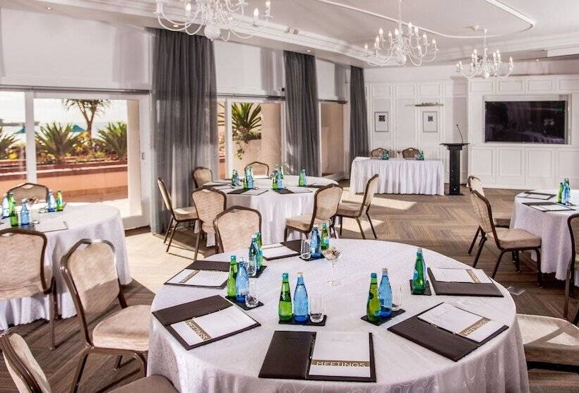 בית מלון כפרי Beverly Hills