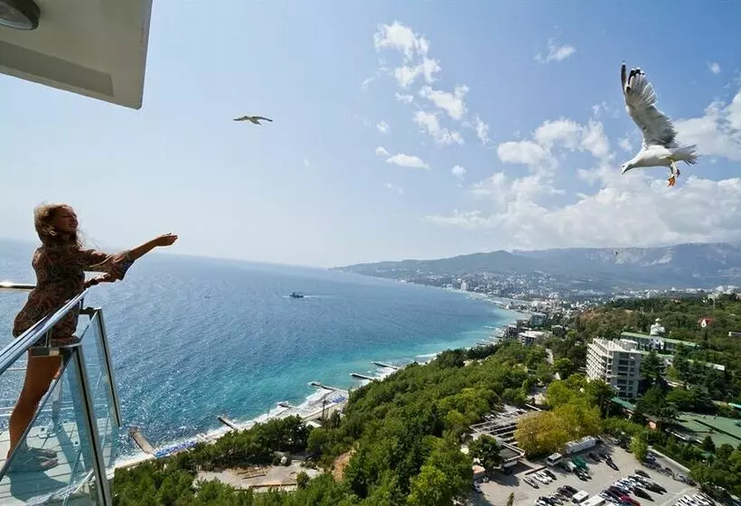هتل Yalta Intourist