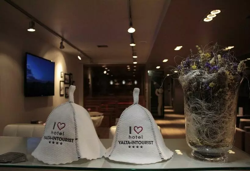 هتل Yalta Intourist