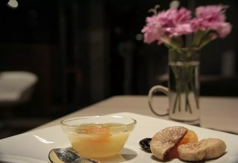 هتل Yalta Intourist