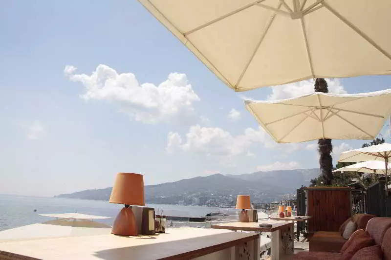 هتل Yalta Intourist