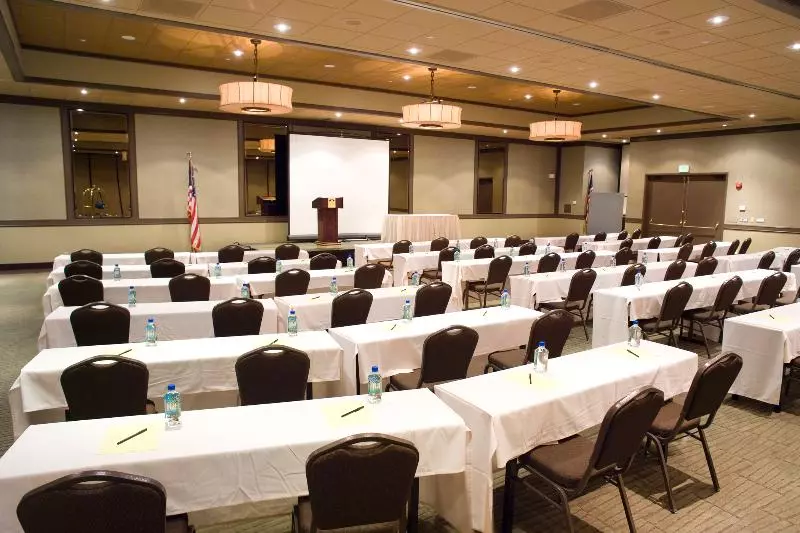 فندق Airtel Plaza