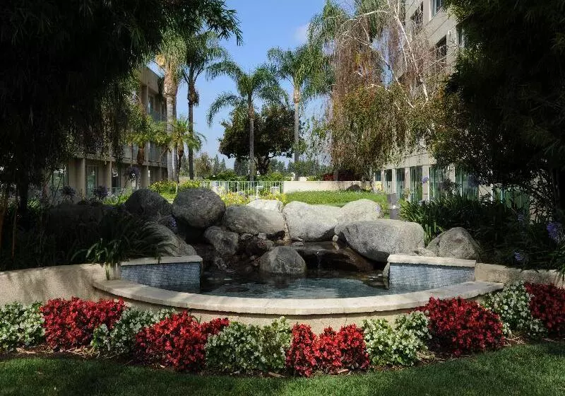 فندق Airtel Plaza