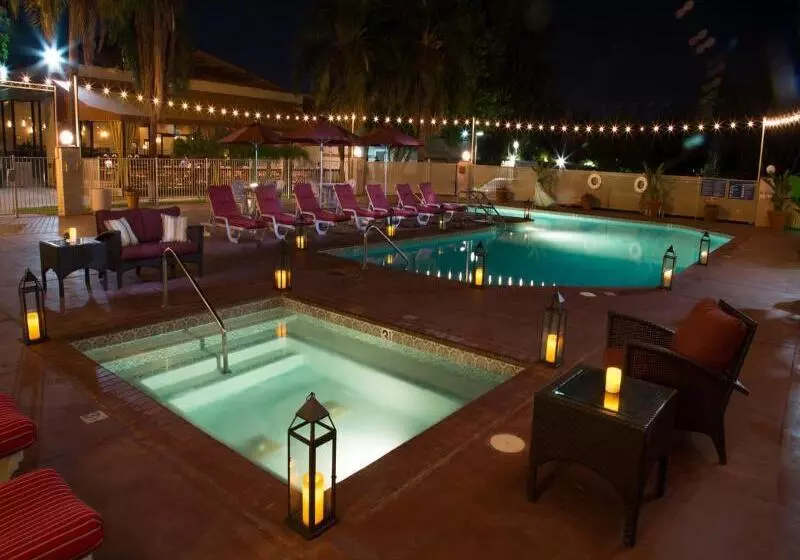 فندق Airtel Plaza