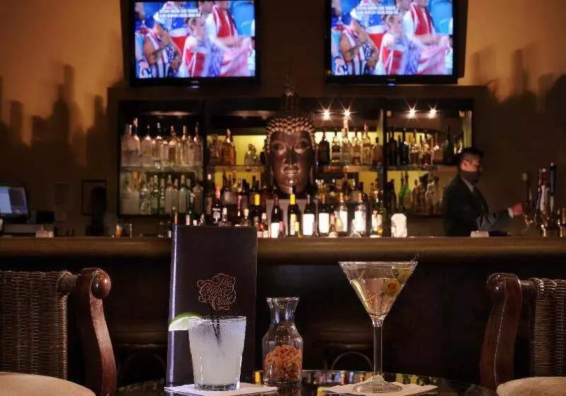 فندق Airtel Plaza